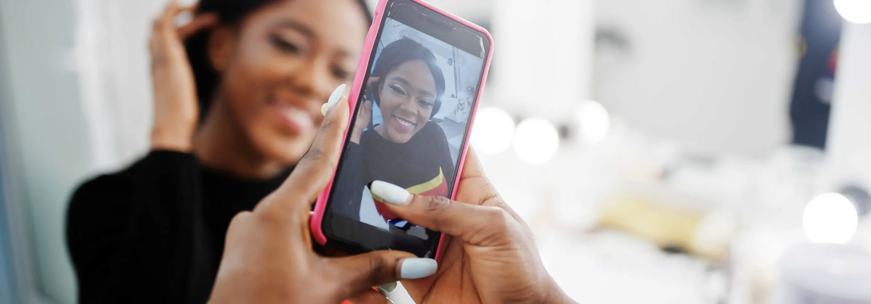 2OCA Apps That Makeup Artists.webp